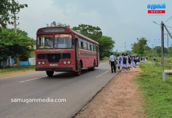 பேருந்துகளில் ஏற்றாது செல்வதனால் வீதியில் அந்தரிக்கும் பாடசாலை மாணவர்கள்; மனித உரிமைகள் ஆணைக்குழுவுக்கு விளக்கமளித்த இ.போ.ச. samugammedia 